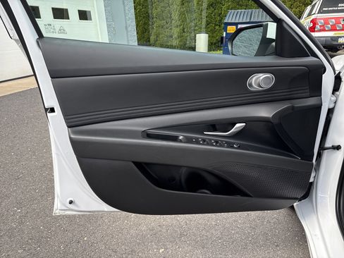 Used 2025 Hyundai Elantra SEL FWD image 16