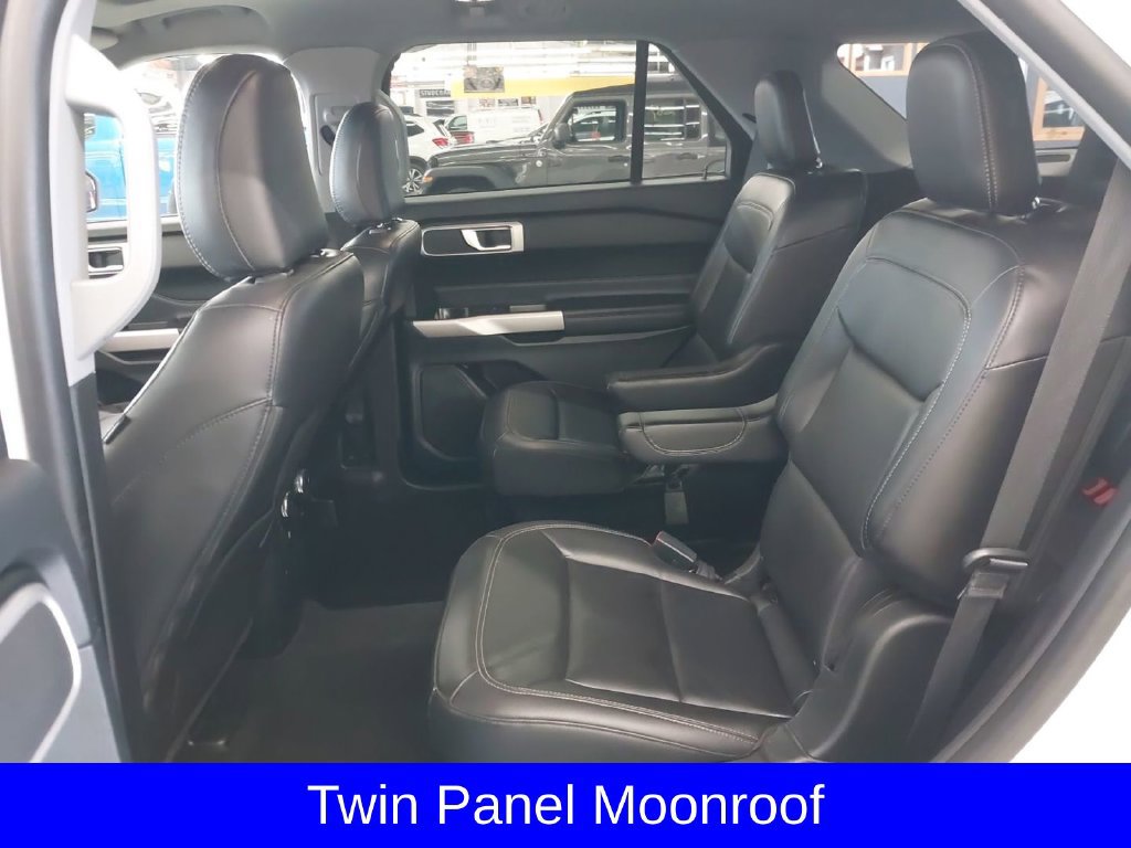 Used 2022 Ford Explorer XLT w/ Equipment Group 202A AWD/4WD image 9