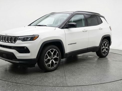 Used 2025 Jeep Compass Limited image 3