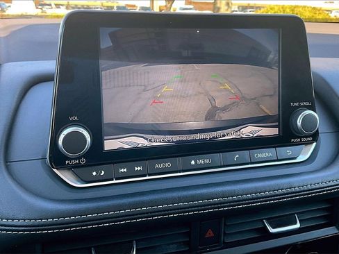 Used 2023 Nissan Rogue SV image 21