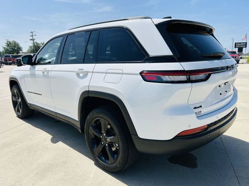 Used 2023 Jeep Grand Cherokee Limited w/ Black Appearance Package AWD/4WD image 39