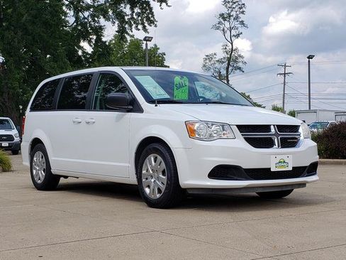 Used 2018 Dodge Grand Caravan SE w/ UConnect Hands-Free Group FWD image 8