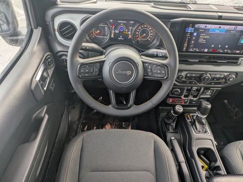 Used 2024 Jeep Gladiator Sport image 13