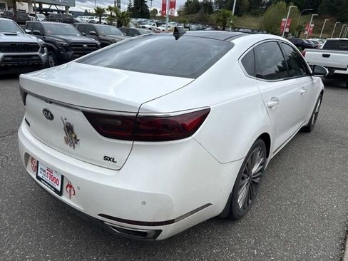 Used 2017 Kia Cadenza Limited image 8