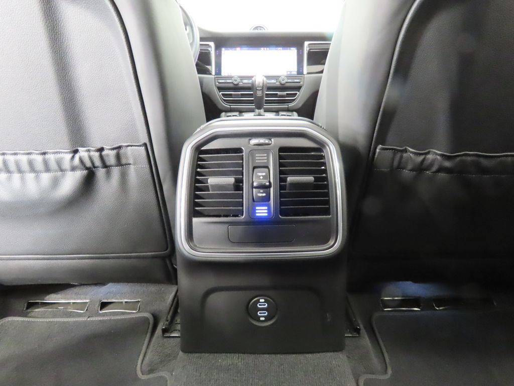 Used 2021 Porsche Macan S AWD/4WD image 33
