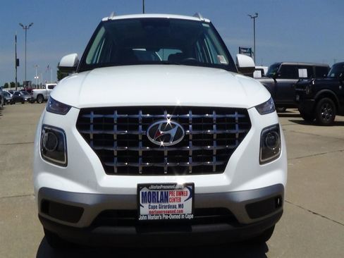 Used 2025 Hyundai Venue SEL FWD image 3