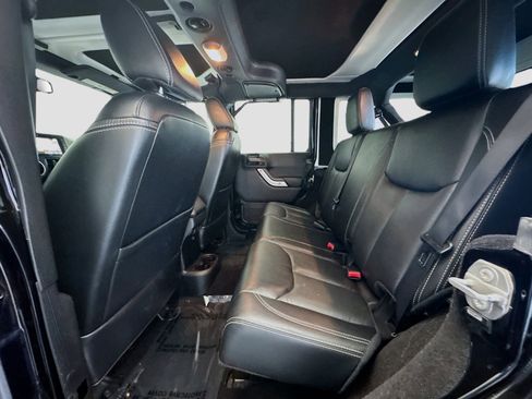 Used 2016 Jeep Wrangler Unlimited Rubicon AWD/4WD image 14