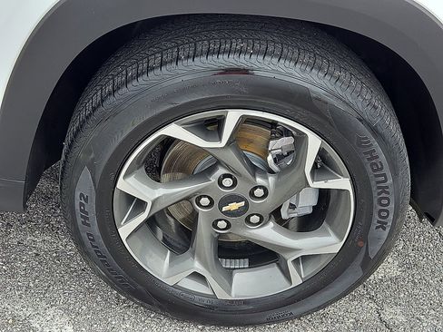 Certified 2025 Chevrolet Trax LT w/ Driver Confidence Package image 7