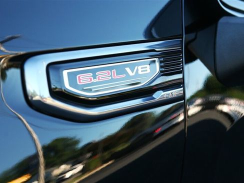 Used 2022 GMC Sierra 1500 AT4 w/ AT4 Premium Package AWD/4WD image 4