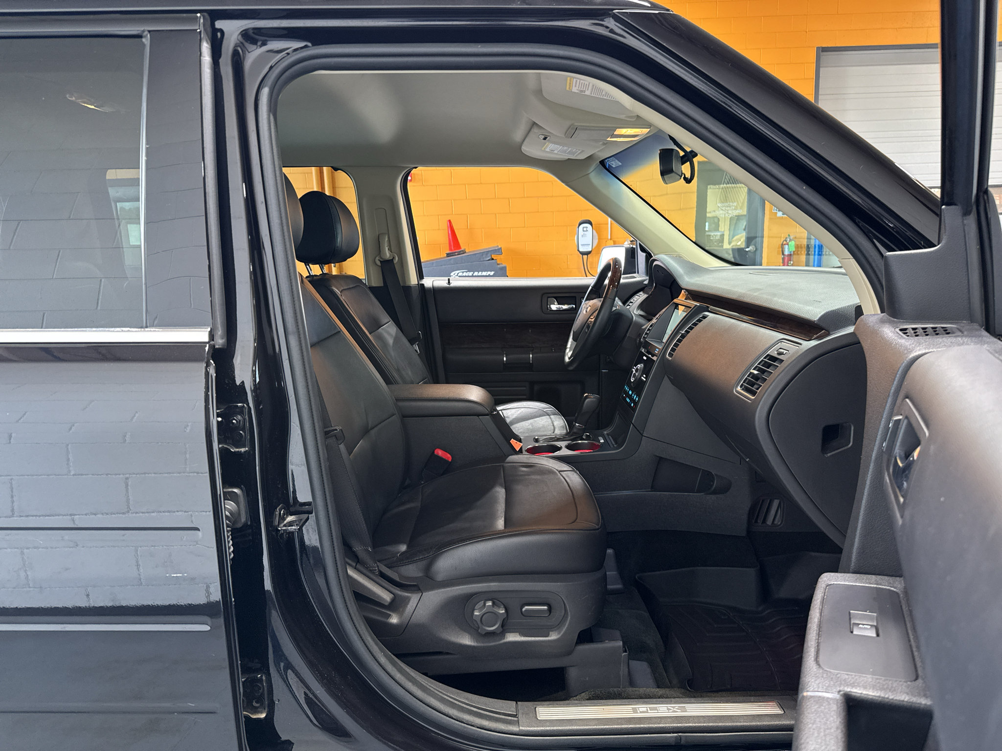 Used 2019 Ford Flex Limited AWD/4WD image 19
