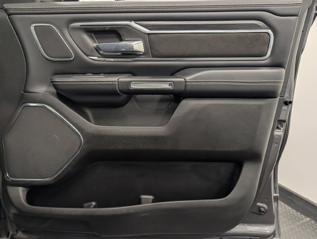 Used 2024 RAM 1500 Laramie AWD/4WD image 32
