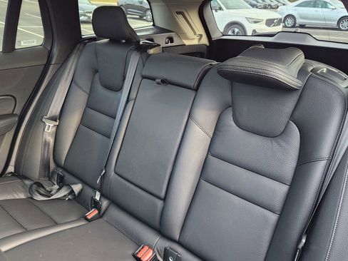 Used 2025 Volvo V60 B5 Cross Country Plus image 14