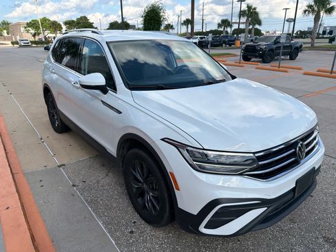 Used 2024 Volkswagen Tiguan SE AWD/4WD image 45