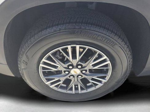 Certified 2026 Chevrolet Traverse LT w/ Driver Confidence Package FWD image 9