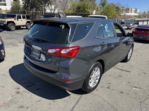 Used 2021 Chevrolet Equinox LS FWD image 4