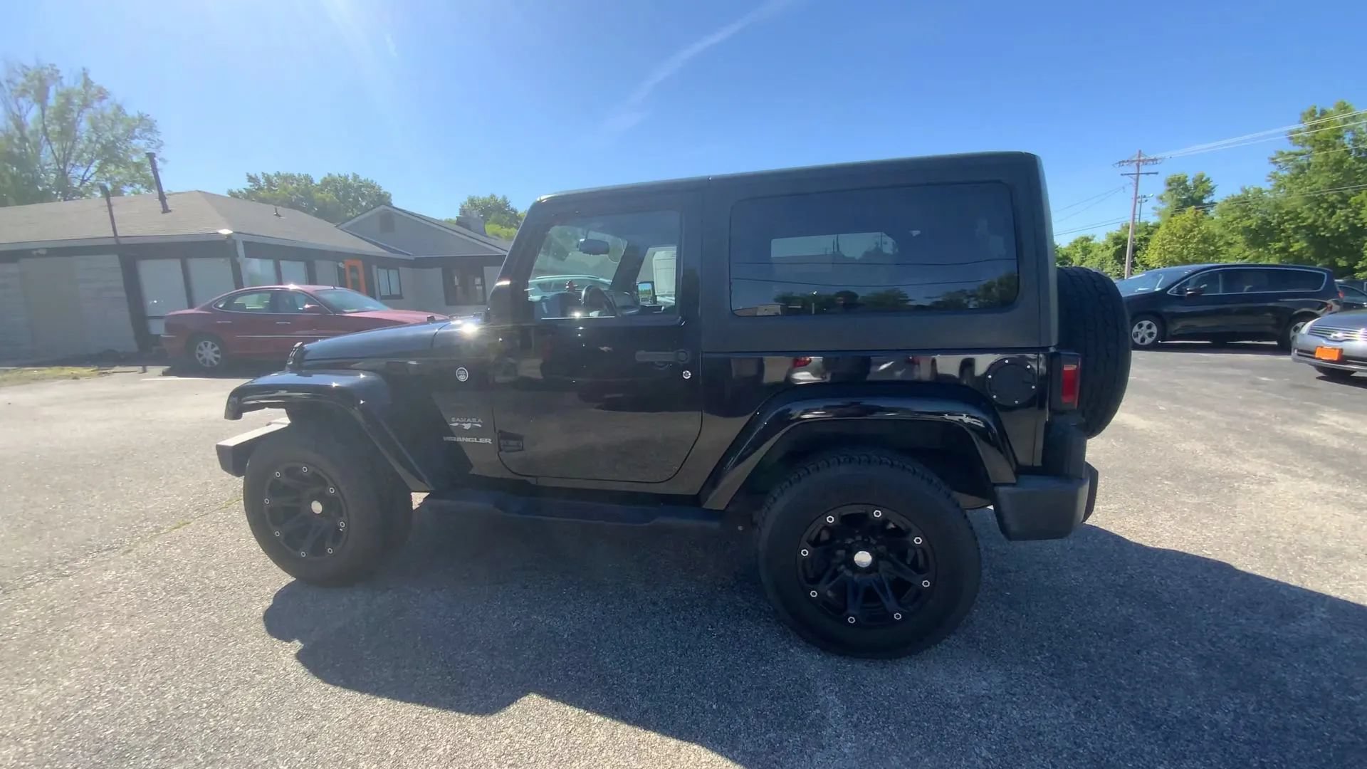 Used 2016 Jeep Wrangler Sahara w/ Connectivity Group AWD/4WD image 5
