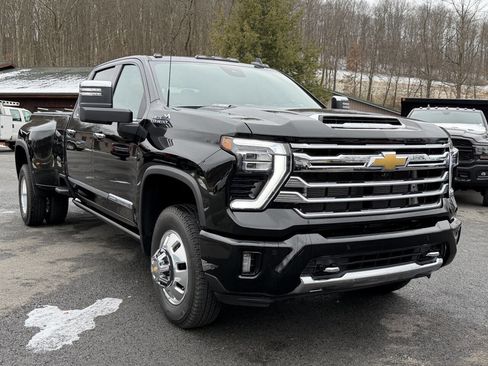 Used 2024 Chevrolet Silverado 3500 High Country w/ High Country Premium Package image 9