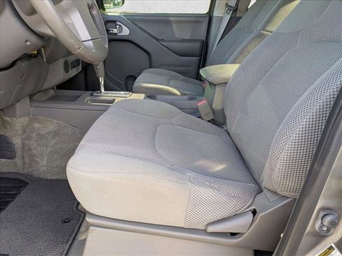 Used 2017 Nissan Frontier SV w/ SV Value Truck Package image 12