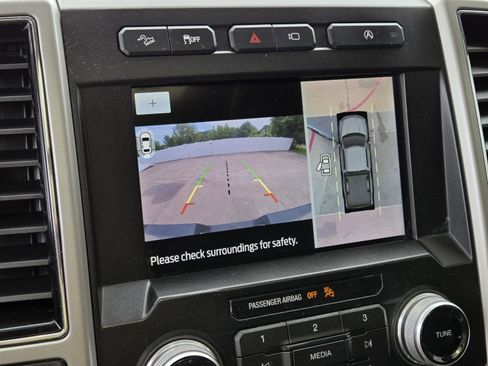 Used 2019 Ford F150 Lariat w/ Equipment Group 502A Luxury AWD/4WD image 19
