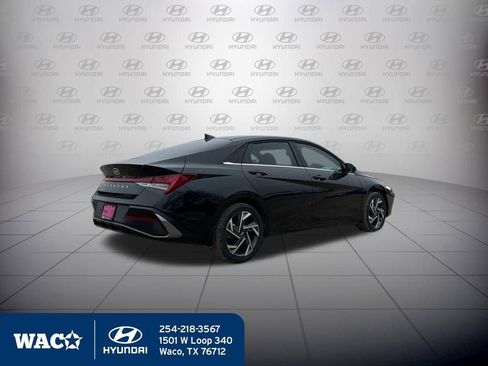 Used 2025 Hyundai Elantra Sport image 8