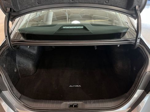 Used 2025 Nissan Altima 2.5 SV FWD image 30