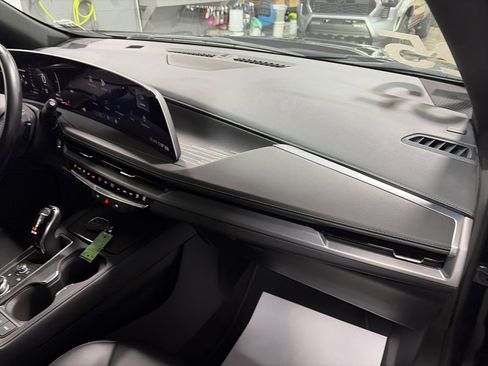 Used 2025 Cadillac XT4 Premium Luxury image 35