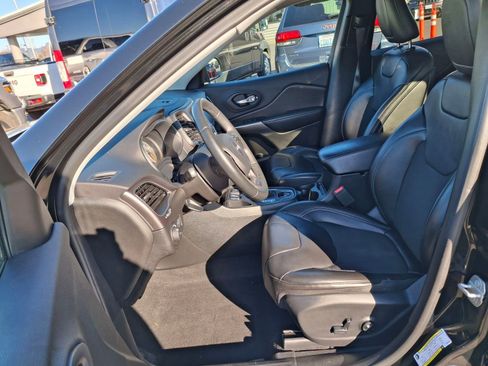 Certified 2019 Jeep Cherokee Latitude Plus image 17