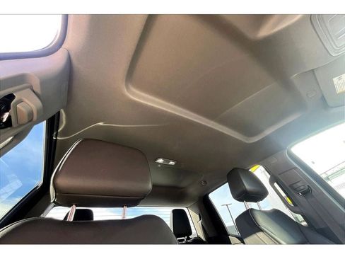 Used 2025 GMC Sierra 1500 SLT image 18