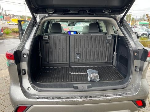 New 2026 Toyota Highlander Platinum image 25