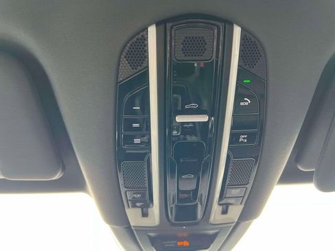 Used 2020 Porsche Cayenne AWD/4WD image 12