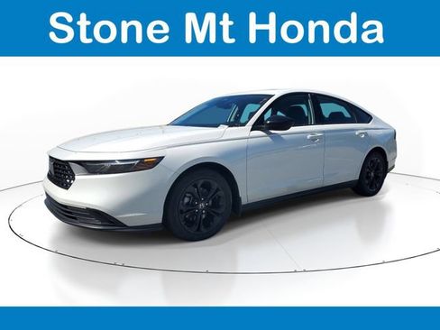 Used 2025 Honda Accord SE image 3