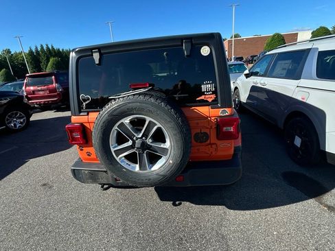 Used 2018 Jeep Wrangler Unlimited Sahara AWD/4WD image 13
