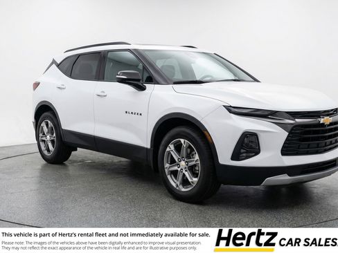 Used 2025 Chevrolet Blazer LT image 1