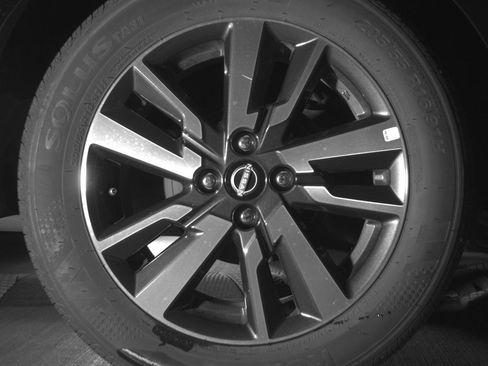 Used 2025 Nissan Versa SV FWD image 15