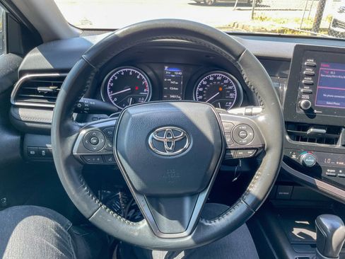 Used 2022 Toyota Camry SE FWD image 13