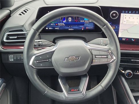 Used 2025 Chevrolet Traverse Z71 w/ Driver Confidence Package image 23