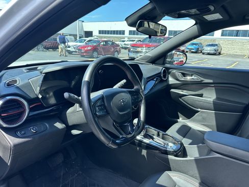 Certified 2024 Chevrolet Trax RS w/ Sunroof Package FWD image 10