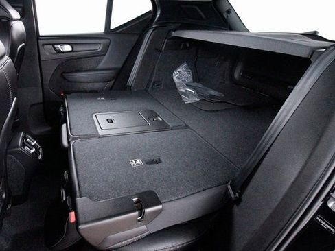 Certified 2025 Volvo XC40 B5 Plus image 35