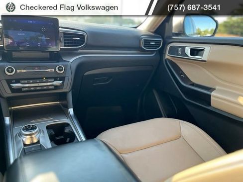 Used 2020 Ford Explorer XLT w/ Equipment Group 202A AWD/4WD image 32