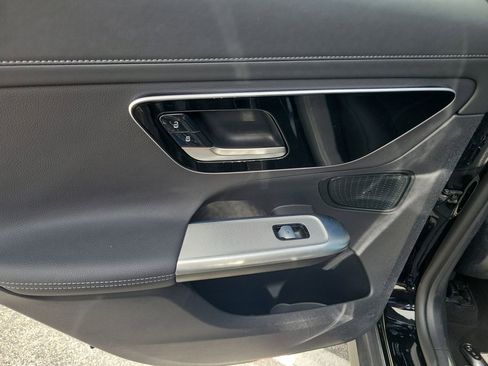 Used 2024 Mercedes-Benz GLC 300 image 11