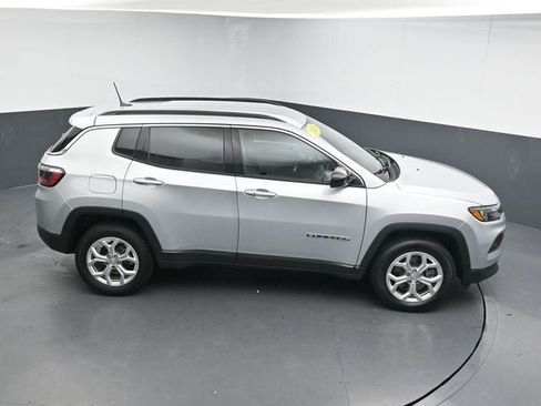 Used 2024 Jeep Compass Latitude AWD/4WD image 26