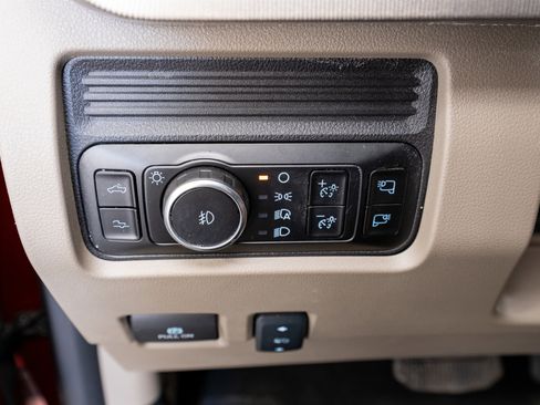 Used 2025 Ford F250 Platinum w/ Platinum Plus Package image 38