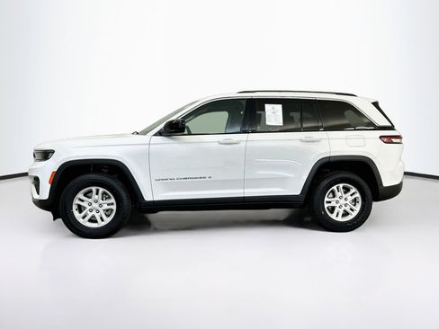 Used 2023 Jeep Grand Cherokee Laredo w/ Luxury Tech Group I AWD/4WD image 4