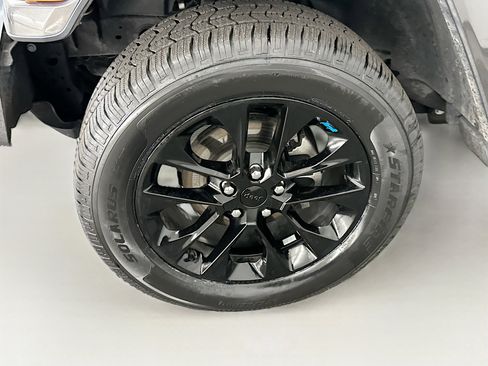 Used 2023 Jeep Wrangler Sahara image 11