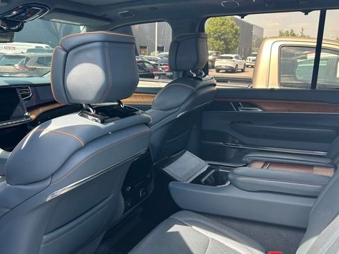 Used 2022 Jeep Grand Wagoneer Series II w/ Premium Group II AWD/4WD image 6