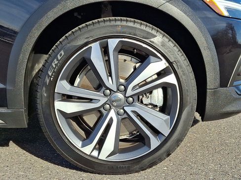 Used 2024 Volvo V60 B5 Cross Country Plus w/ Protection Package Premier image 8