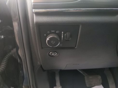 Used 2020 Jeep Grand Cherokee Limited w/ Luxury Group II image 27