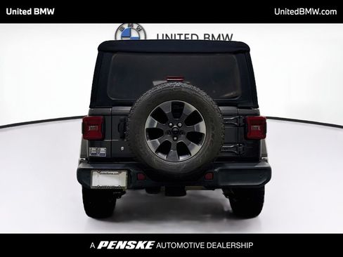 Used 2018 Jeep Wrangler Unlimited Sahara AWD/4WD image 6