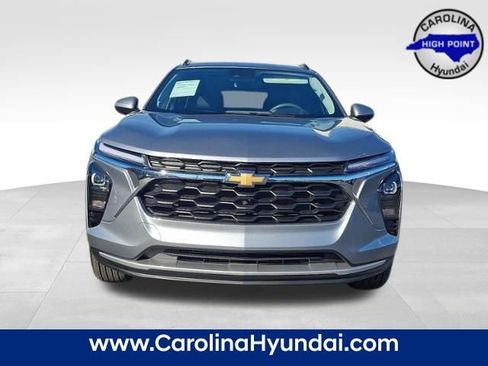 Used 2024 Chevrolet Trax LT image 2