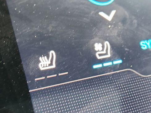 Certified 2025 Porsche Taycan image 21